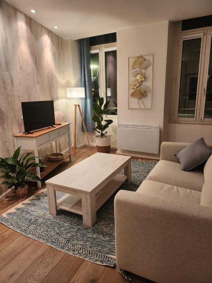 Charmant Cocon Iode Cosy Equipe, Baigne De Lumiere, Situe Au Coeur De La Rochelle A 1Min A Pied Du Marche Central Avec Tv Et Wifi Bagian luar foto