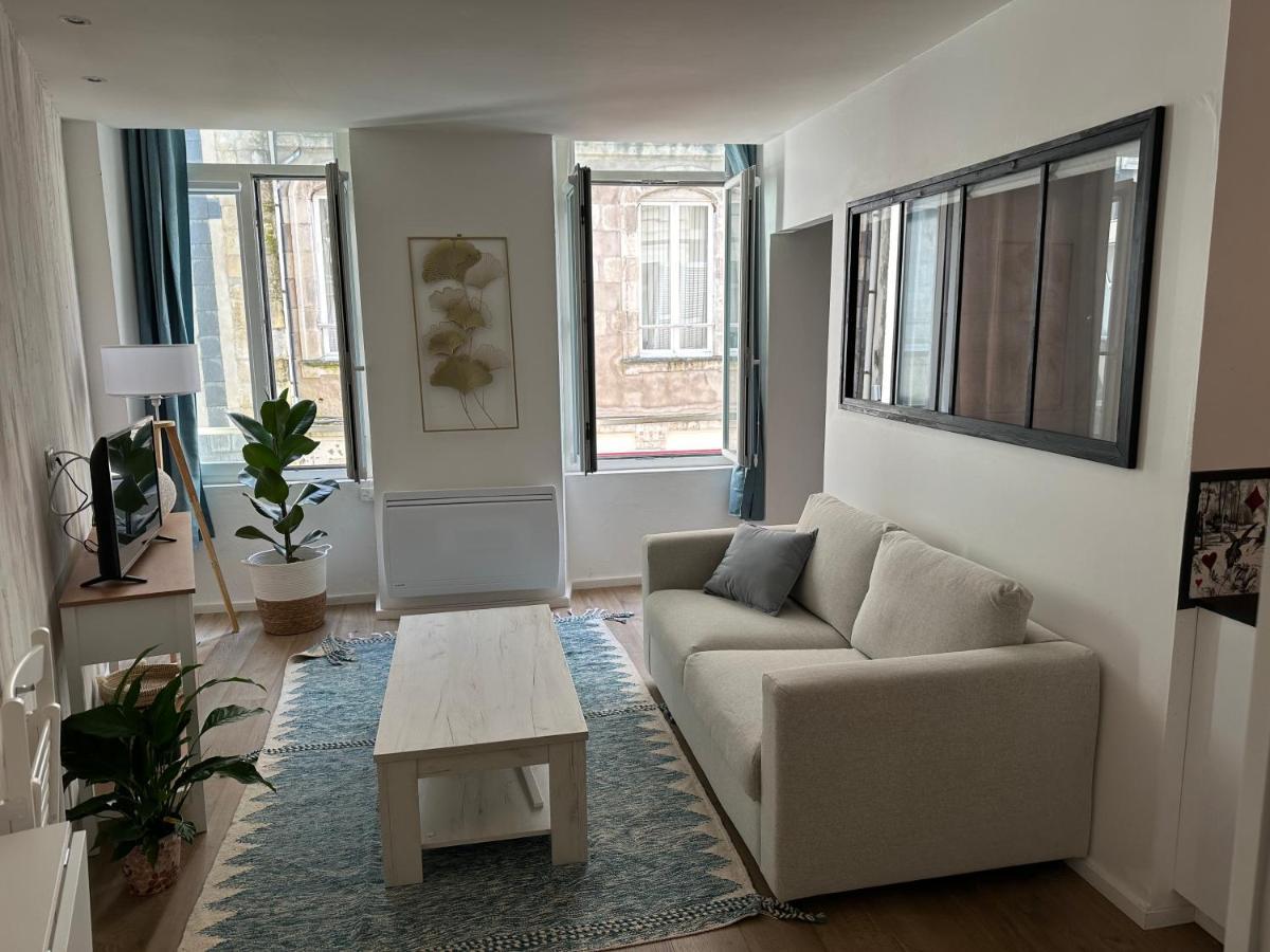 Charmant Cocon Iode Cosy Equipe, Baigne De Lumiere, Situe Au Coeur De La Rochelle A 1Min A Pied Du Marche Central Avec Tv Et Wifi Bagian luar foto